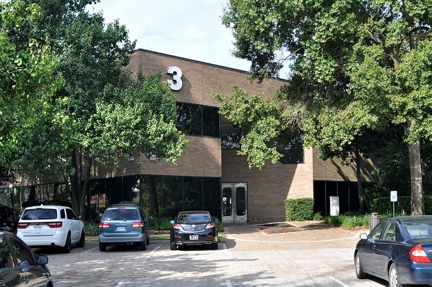 More Photos Of 3 Grogans Park Dr, The Woodlands Medical For Lease