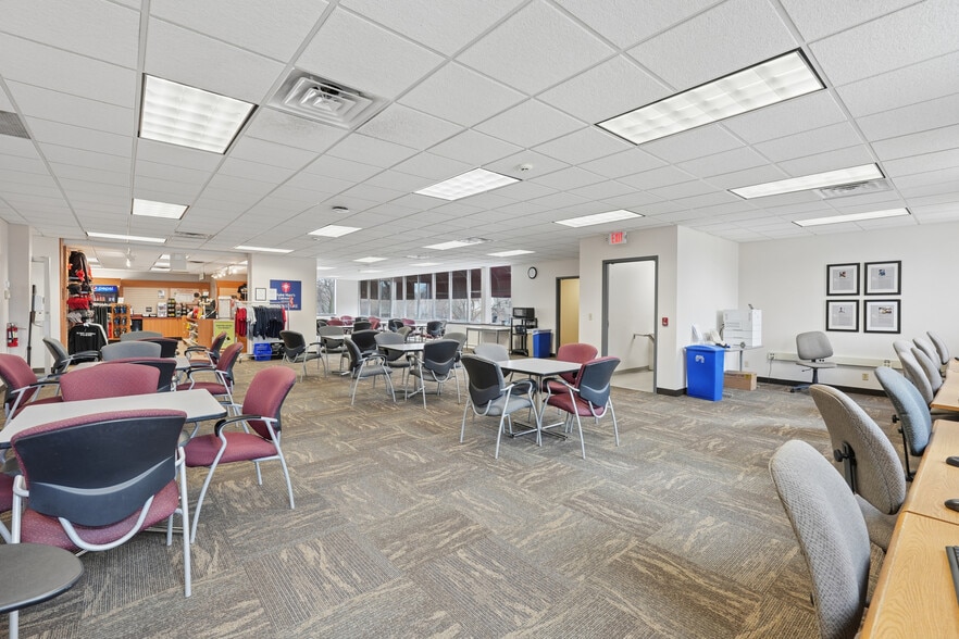 More Photos Of 2500 Park Ave, Minneapolis Office For Sale