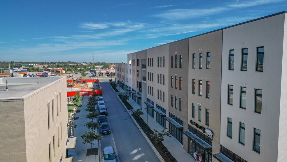 More Photos Of 5100 W Park Dr, Rogers Unknown For Lease