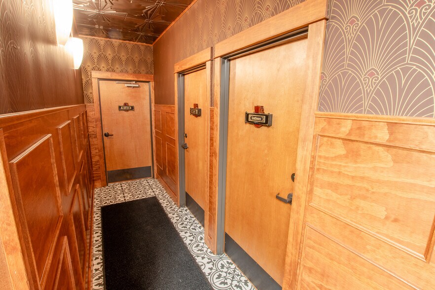 More Photos Of 638 SW 6th St, Redmond Restaurant For Sale