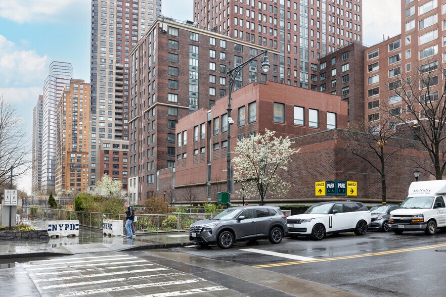 More Photos Of 250 Albany St, New York Apartments For Sale