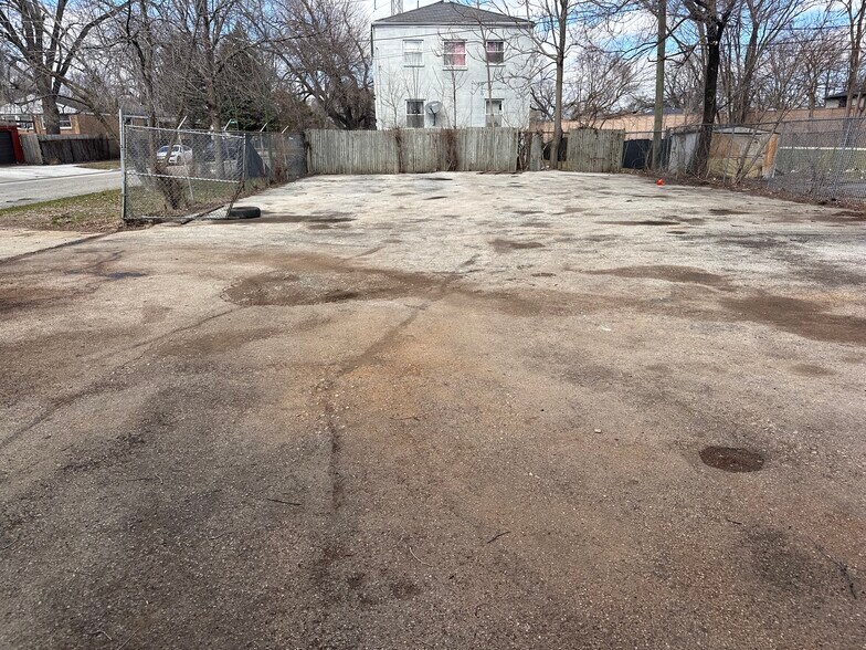 More Photos Of 1058 W 111th St, Chicago Service For Sale