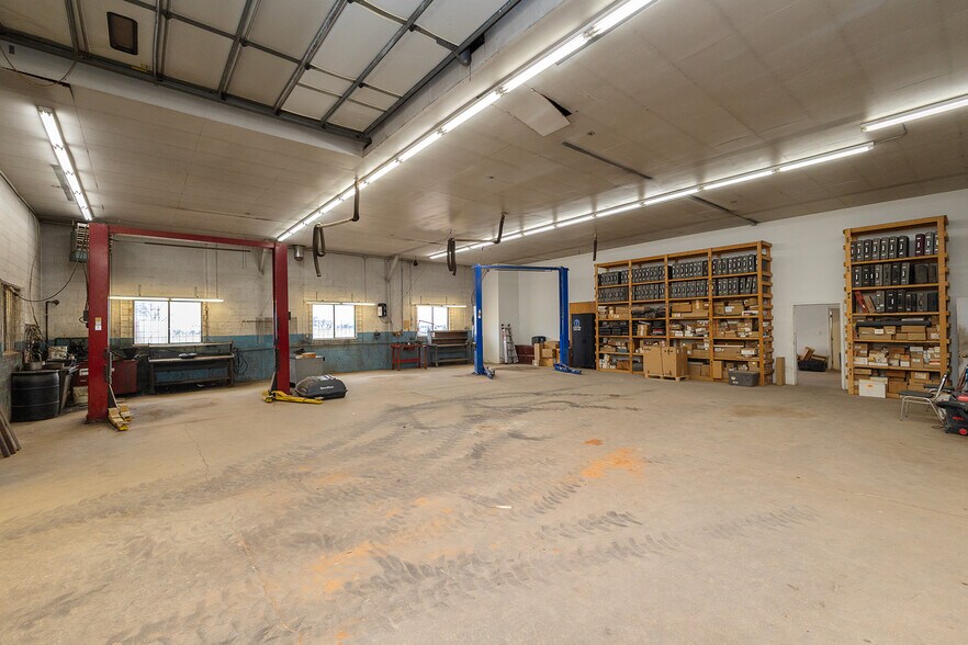 More Photos Of 890 N State Road 14, Harper Auto Dealership For Sale