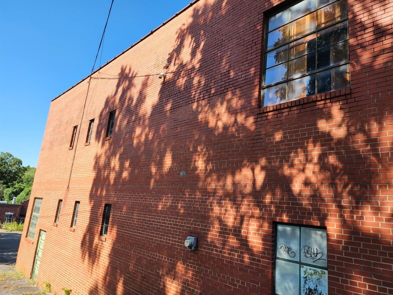 More Photos Of 414 Brookstown Ave, Winston-Salem Warehouse For Sale