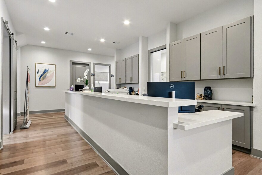 More Photos Of 205 Bella Katy Dr, Katy Medical For Lease