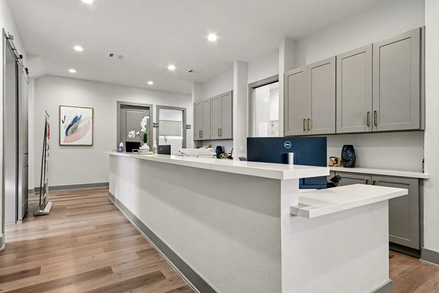 More Photos Of 205 Bella Katy Dr, Katy Medical For Sale
