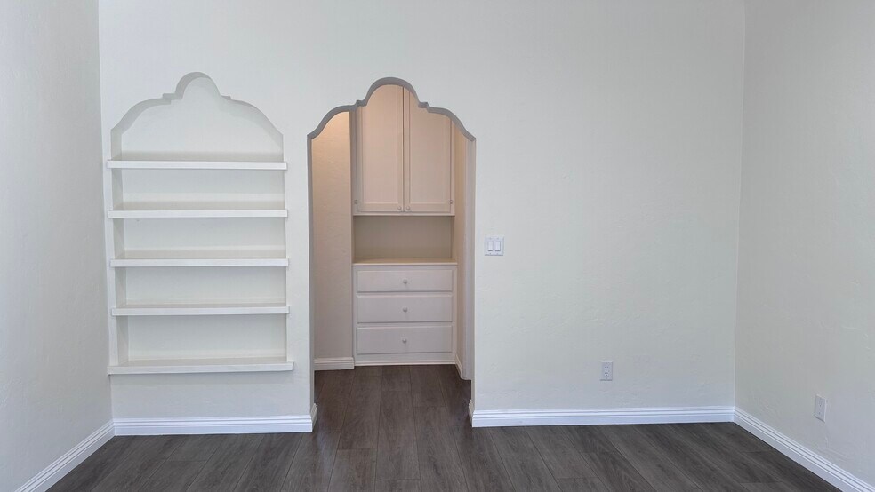 More Photos Of 1152-1158 S Bronson Ave, Los Angeles Apartments For Sale