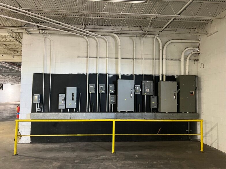 More Photos Of 414 3rd ave, Dalton Warehouse For Lease