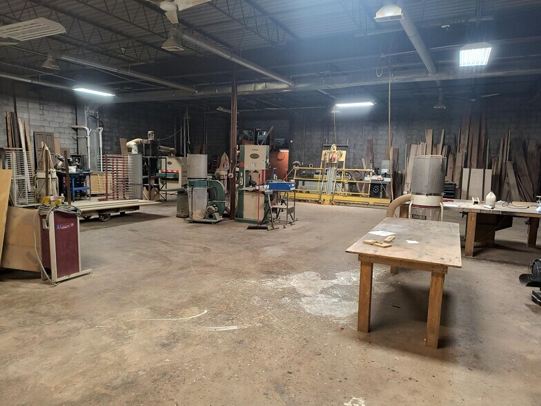 More Photos Of 3731 Arthur St, Gary Warehouse For Lease
