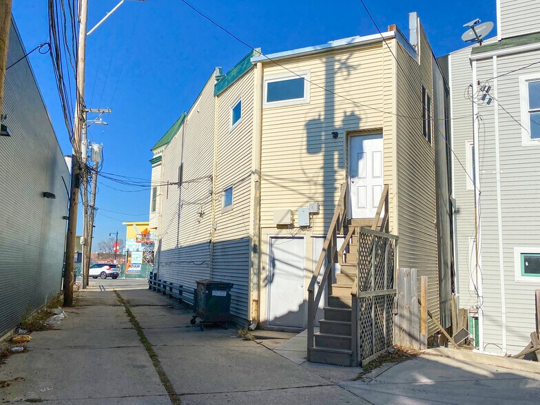 More Photos Of 2329 W Belmont Ave, Chicago Storefront Retail Residential For Lease