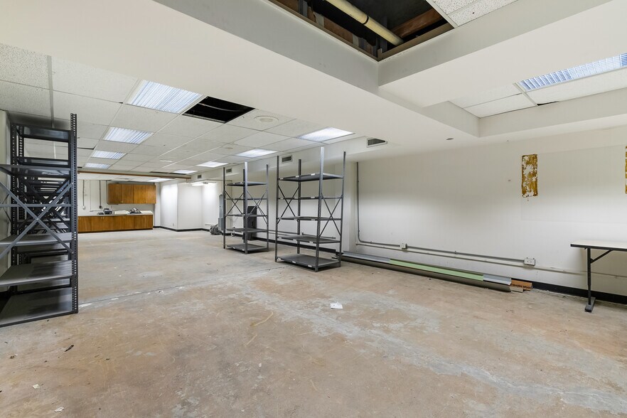 More Photos Of 1501 Cornwall Ave, Bellingham Bank For Sale