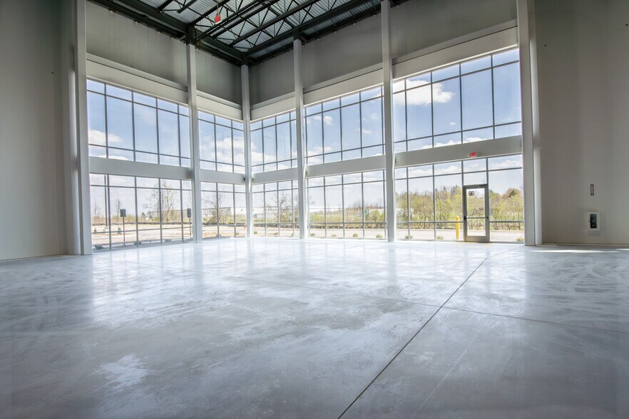 More Photos Of 10000 S Ridgeview Dr, Oak Creek Manufacturing For Lease