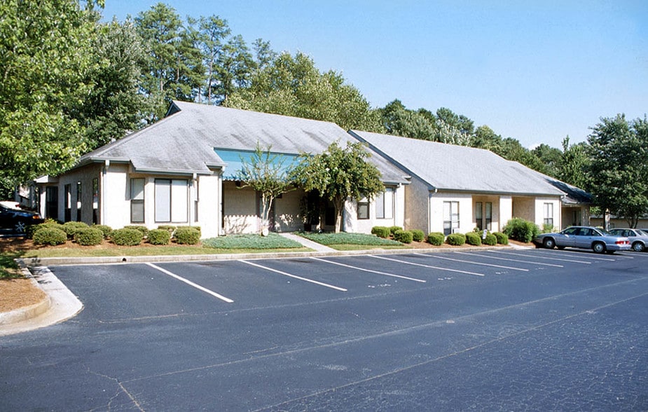 More Photos Of 875 Old Roswell Rd, Roswell Office For Sale