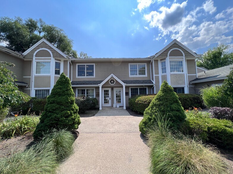 More Photos Of 5 Mountain Blvd, Warren Office For Lease