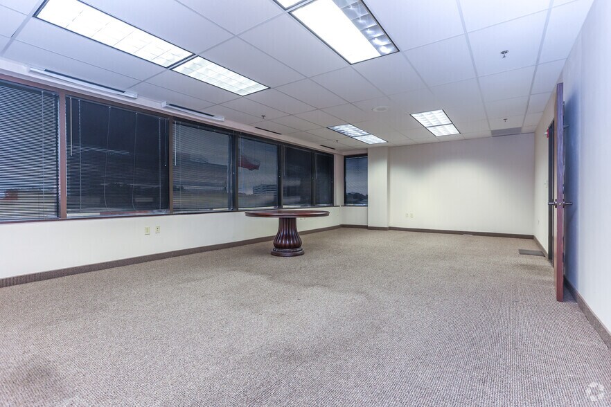 More Photos Of 450 E John Carpenter Fwy, Irving Office For Lease