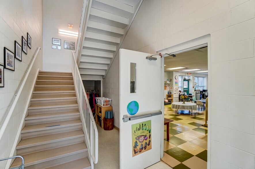 More Photos Of 800 Livermore St, Yellow Springs Research And Development For Sale