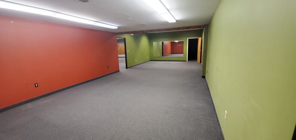 More Photos Of 835 Sharon Dr, Westlake Office For Sale
