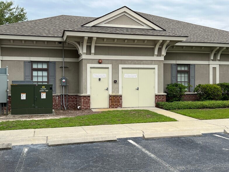 More Photos Of 14 Oak Forest Rd, Bluffton Medical For Sale