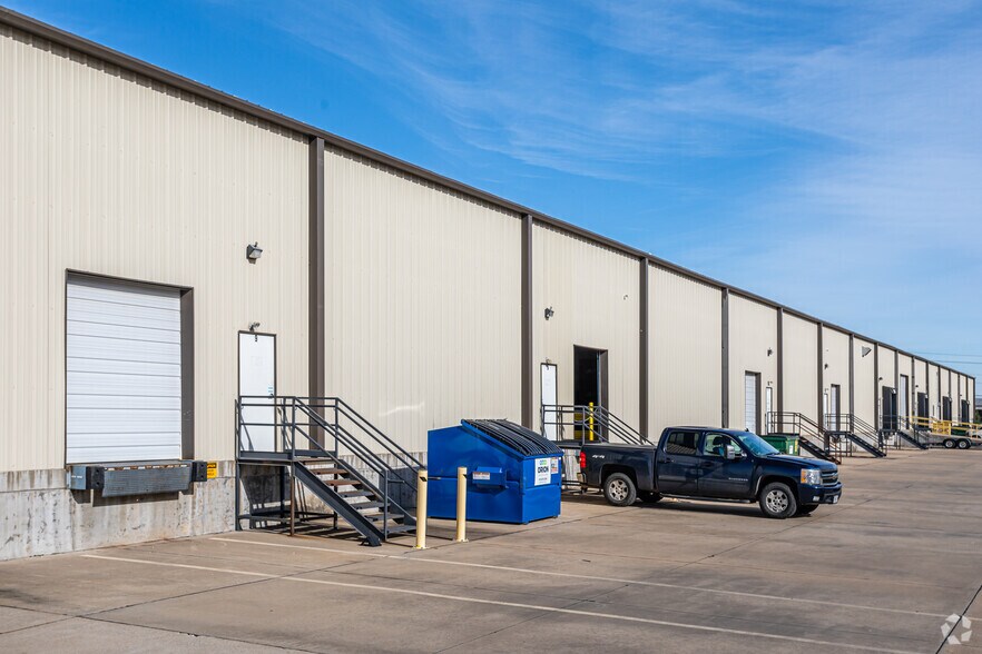 More Photos Of 1300 W Hudson Rd, Rogers Warehouse For Lease