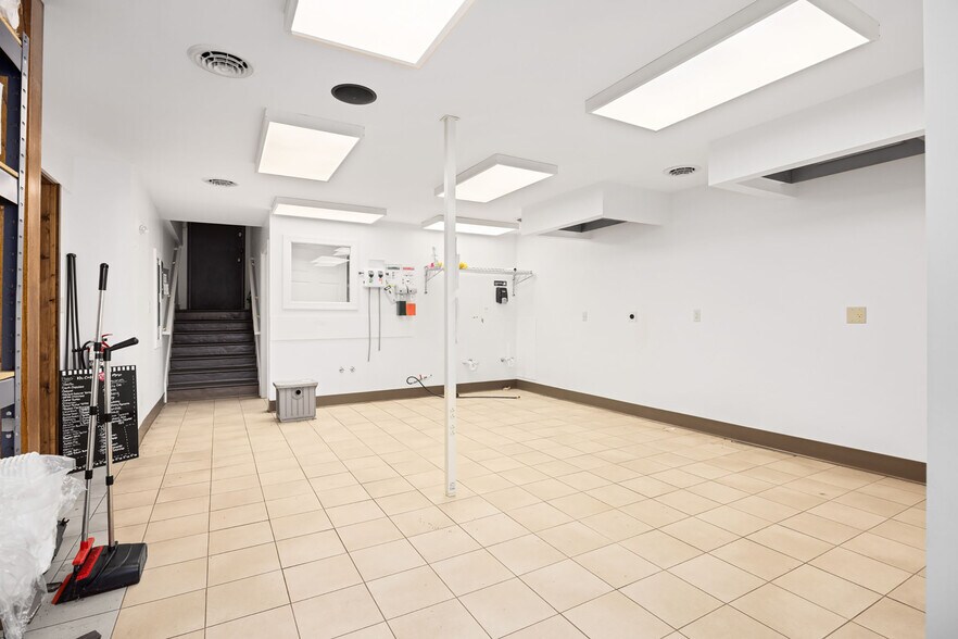 More Photos Of 294 Lee Hwy, Verona General Retail For Lease