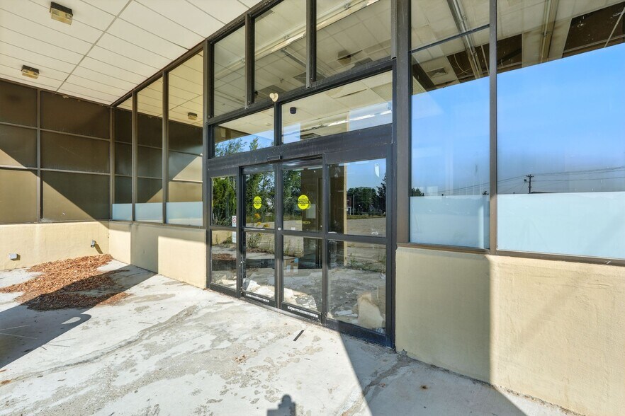 More Photos Of 250 Central St, Winchendon Drugstore For Lease