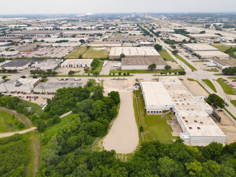 More Photos Of 820 N Great Southwest Pky, Arlington Land For Sale