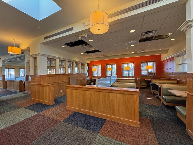 More Photos Of 2949 Dixie Hwy, Hamilton Restaurant For Sale