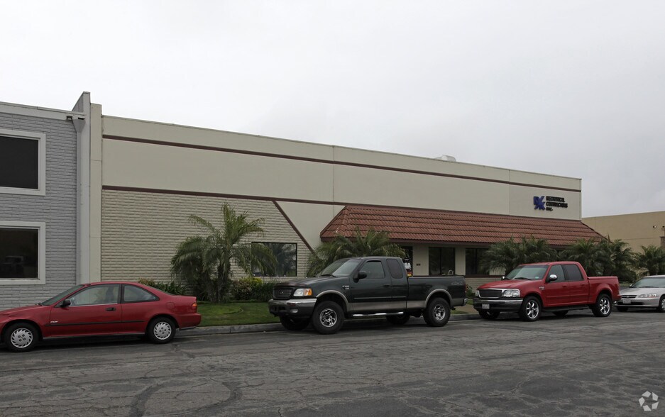 More Photos Of 3870 E Eagle Dr, Anaheim Flex For Lease