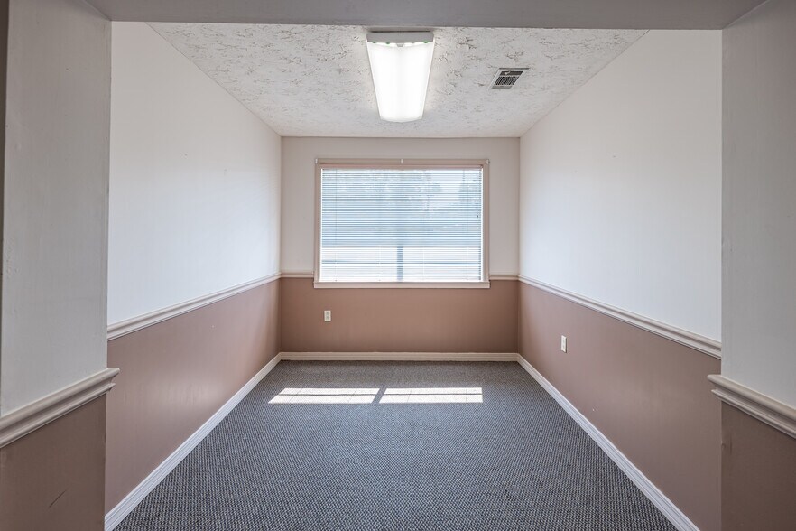 More Photos Of 5603 Stewart St, Milton Office For Sale