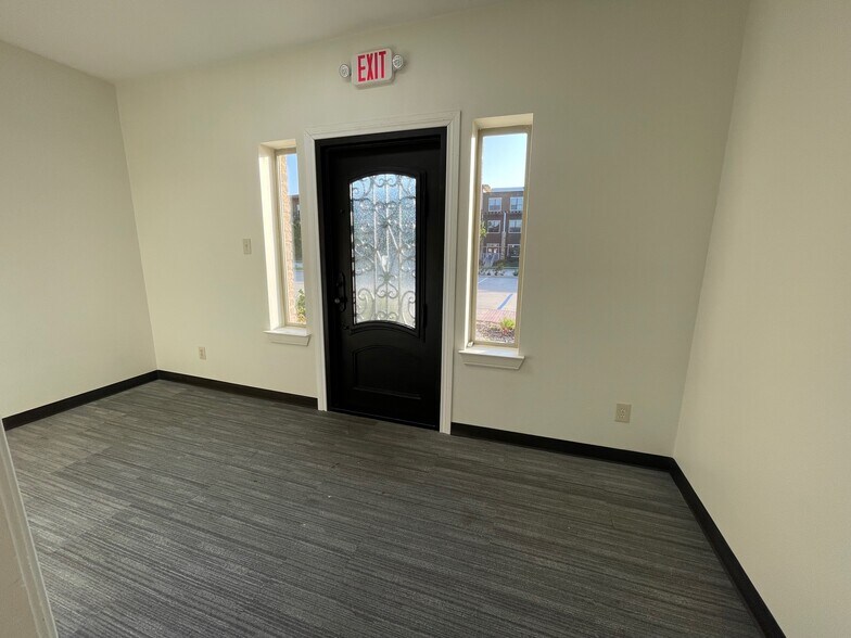 More Photos Of 3111 Unicorn Lake Blvd, Denton Storefront Retail Office For Lease