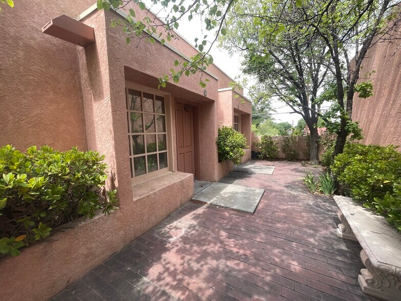 More Photos Of 1709 Girard Blvd NE, Albuquerque Medical For Lease