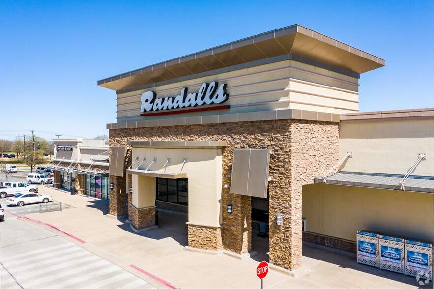 More Photos Of 2051 Gattis School Rd, Round Rock Unknown For Lease