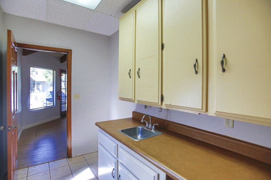 More Photos Of 1810 E 17th St, Santa Ana Medical For Lease