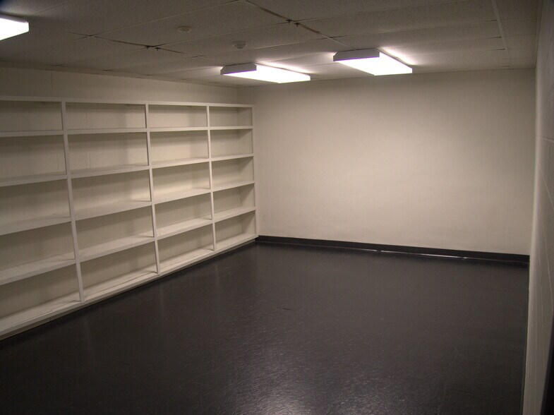 More Photos Of 117 W Central Ave, Bentonville Storefront Retail Office For Lease