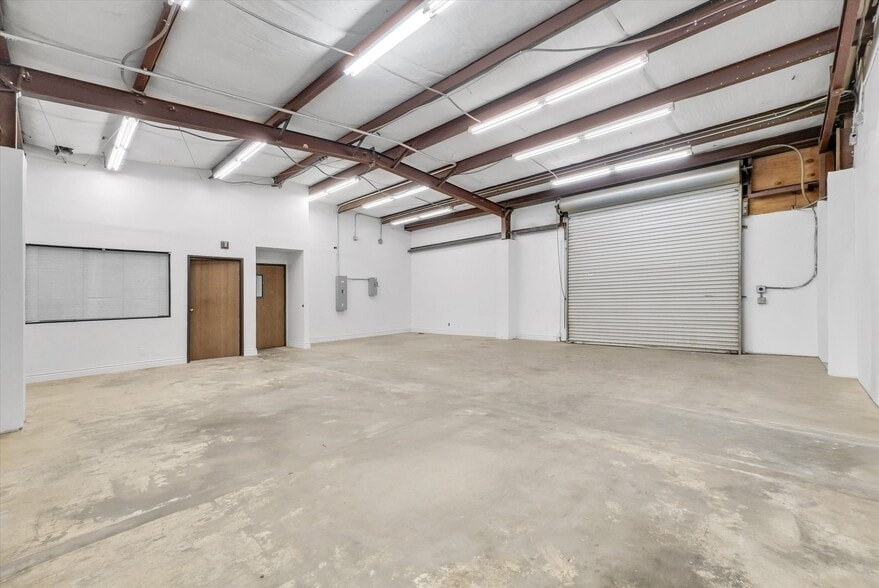 More Photos Of 15384 Arrow Blvd, Fontana Office For Lease