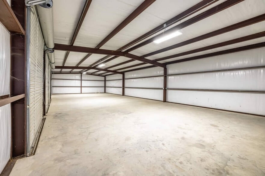 More Photos Of 713 N Riedel St, Yorktown Office For Sale