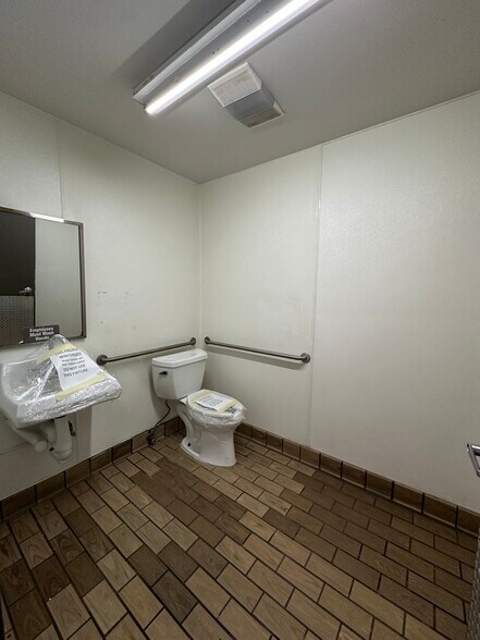 More Photos Of 5049-5057 Garrett Ave, Beltsville Freestanding For Lease