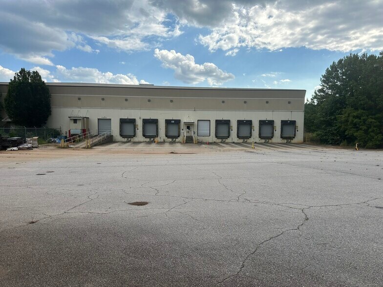 More Photos Of 210 Wiley Rd, Lagrange Warehouse For Lease