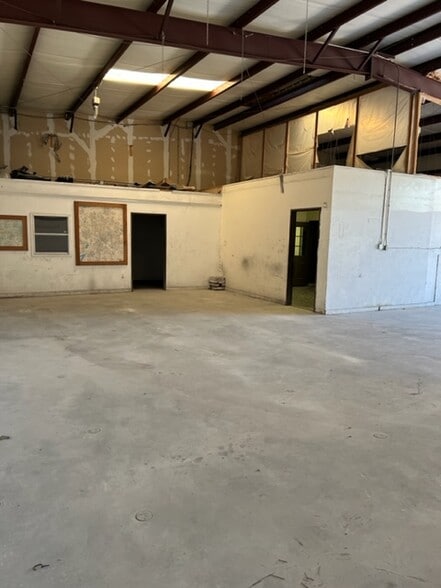More Photos Of 710 Shepherd Dr, Garland Warehouse For Lease