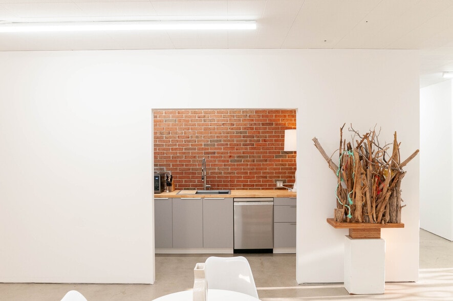 More Photos Of 22005 Van Dyke Ave, Warren Public Library For Lease