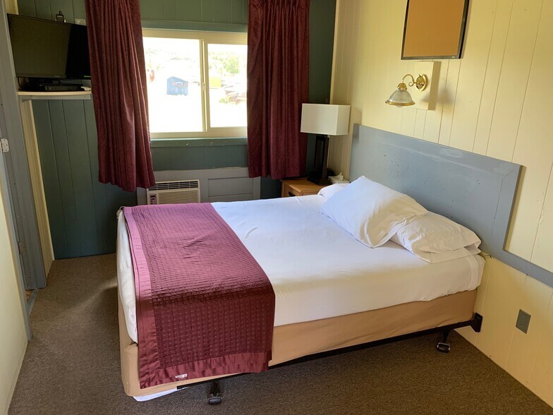 More Photos Of 177 S Main St, Hatch Hotel For Sale