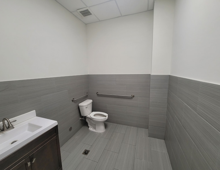 More Photos Of 203 Brand Ln, Stafford Office Residential For Sale