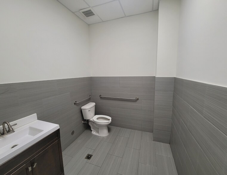 More Photos Of 203 Brand Ln, Stafford Office Residential For Lease
