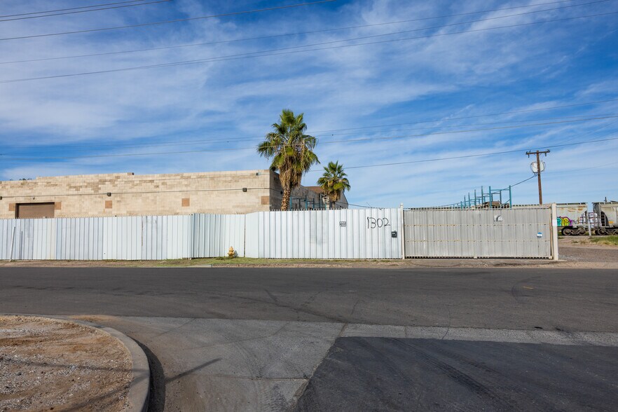 More Photos Of 1302 W Lincoln St, Phoenix Warehouse For Sale