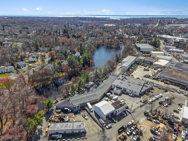 More Photos Of 55 Poplar St, Stamford Light Distribution For Sale