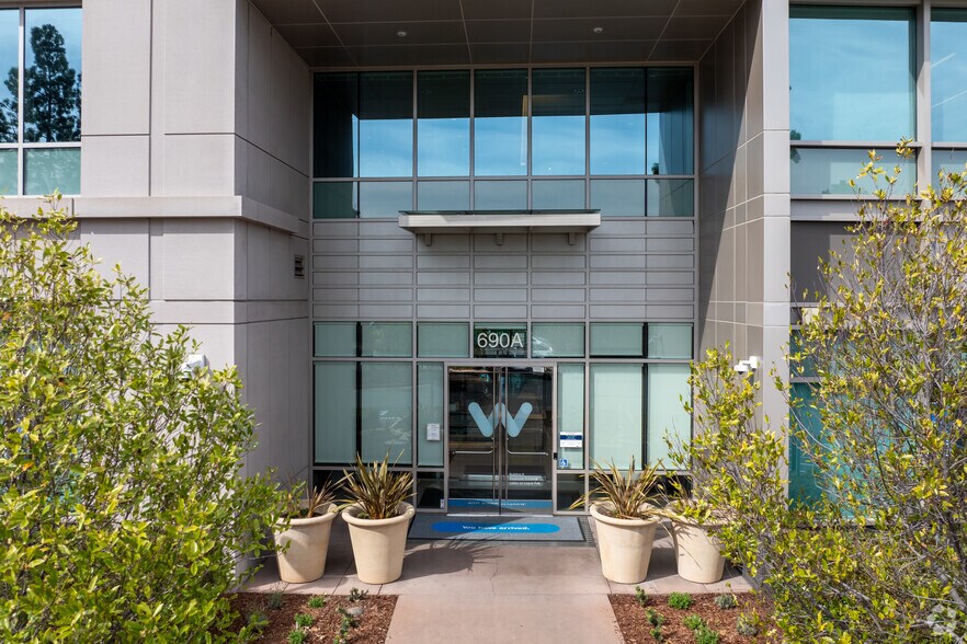 More Photos Of 690 E Middlefield Rd, Mountain View Office For Lease