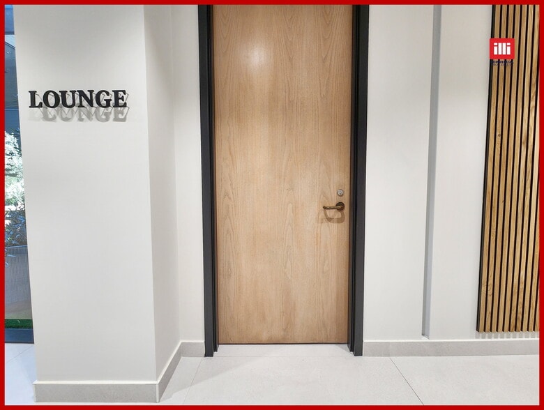 More Photos Of 5121 Van Nuys Blvd, Sherman Oaks Office Residential For Lease