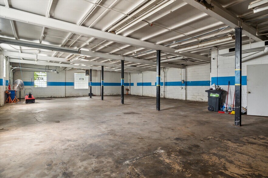 More Photos Of 16811 Stephens, Eastpointe Industrial For Sale