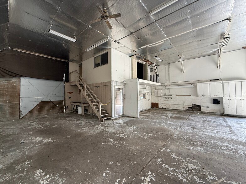 More Photos Of 2651 Henderson, Redding Warehouse For Sale