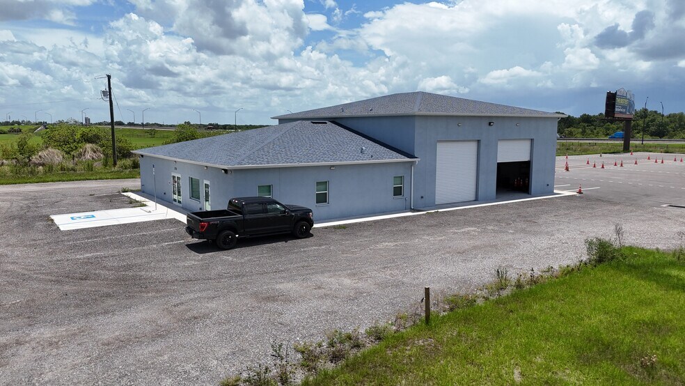 More Photos Of 3755 Maine Ave, Lakeland Warehouse For Lease